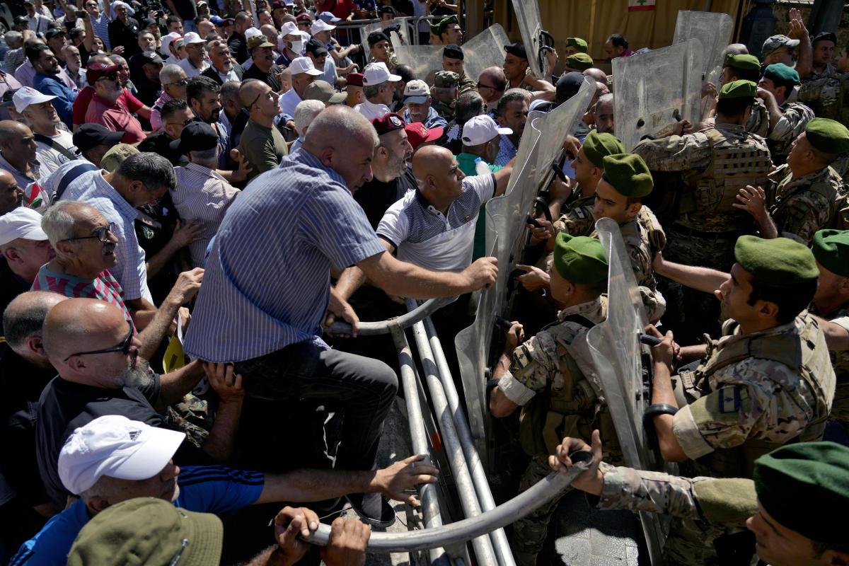 Lebanon retirees scuffle with police; banks partially reopen