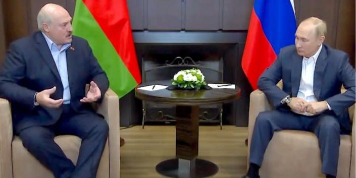 Lukashenko tries to console Putin amid mass flight of Russians