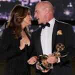 Mariska Hargitay and Christopher Meloni Fight Off a Thief — and Nearly Kiss — at 2022 Emmys