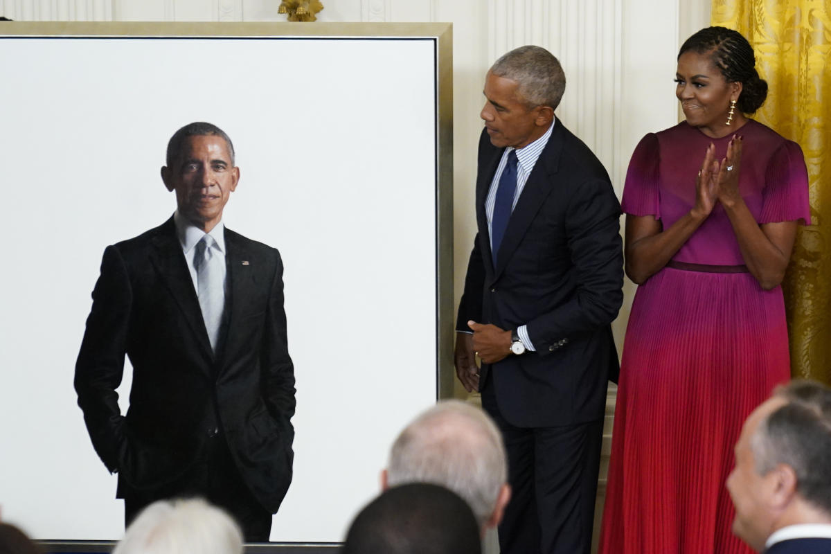 Obamas return to the White House, unveil official portraits