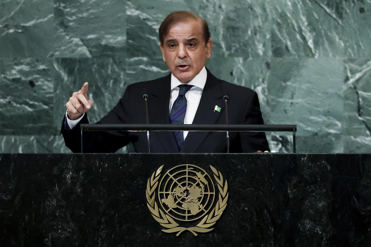 Pakistan’s prime minister talks Kashmir, floods at UN