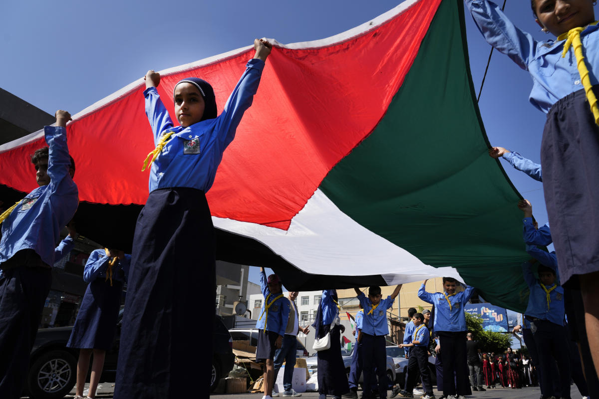 Palestinians commemorate horrific 1982 massacre in Beirut