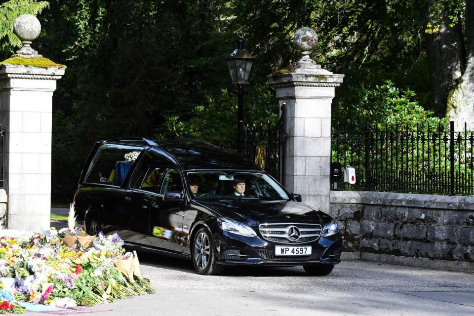 Queen Elizabeth’s Coffin Seen for First Time as It Travels from Balmoral Castle to Edinburgh