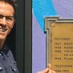 Ryan Reynolds accidentally breaks ‘Two Guys, a Girl and a Pizza Place’ plaque at Fox Studio lot