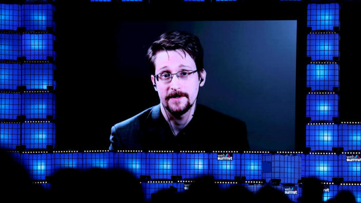 Snowden Gets Russian Citizenship After Putin’s Mass Mobilization Order