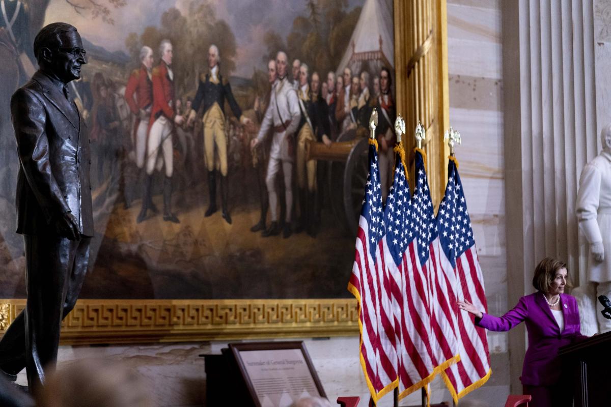 Statue of Harry Truman unveiled in U.S. Capitol Rotunda