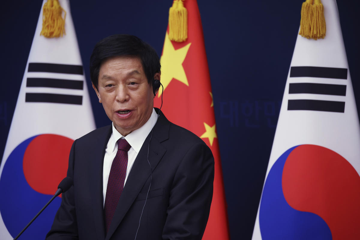 Top China official wants high-tech cooperation with S. Korea