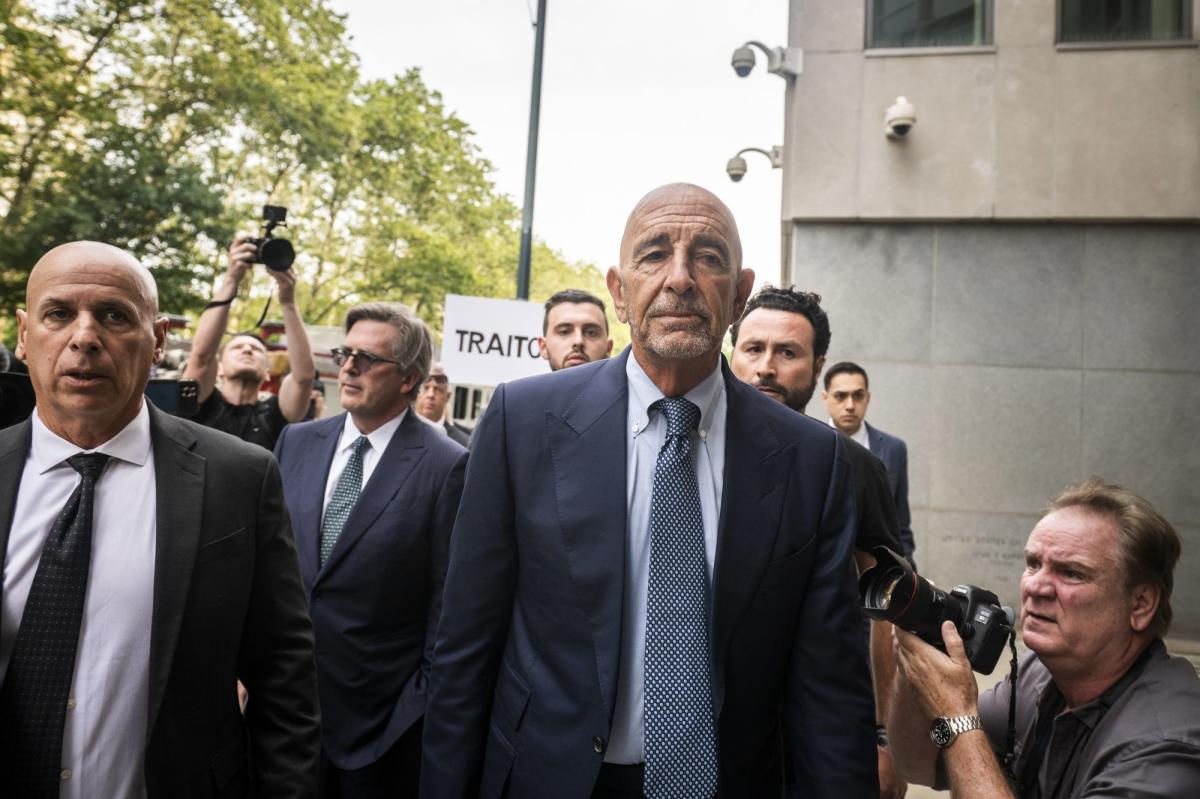 Trump Ally Tom Barrack Gets Wealth Evidence Kept Out of Foreign-Agent Trial