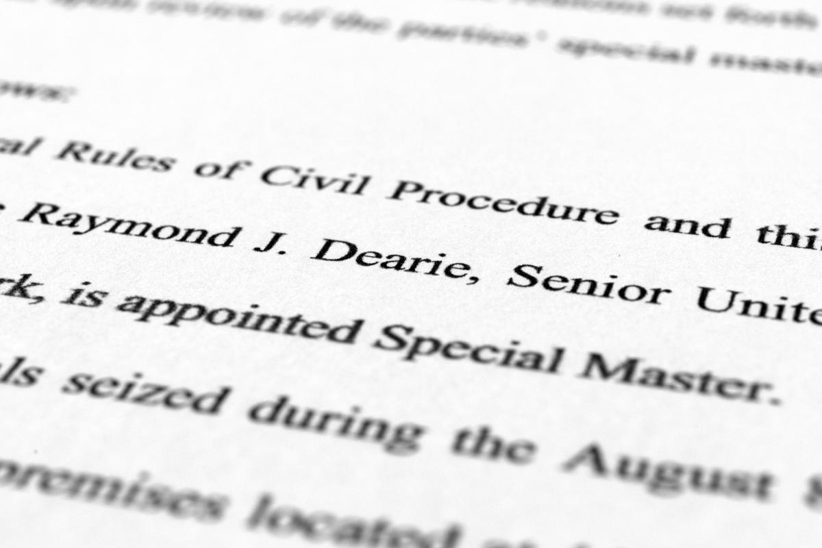 Veteran NY judge named as arbiter in Trump Mar-a-Lago probe