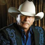 Alan Jackson to Receive 2022 CMA Lifetime Achievement Award with Star-Studded Tribute Performance