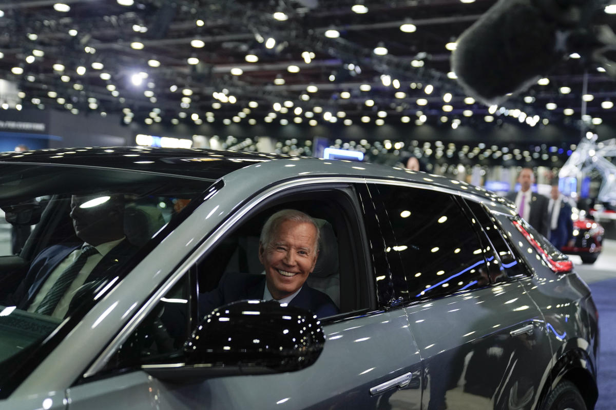 Biden pledge to make federal fleet electric faces slow start