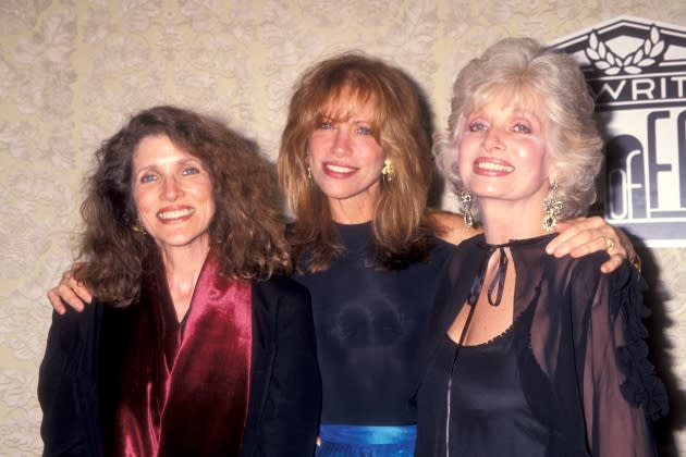 Carly Simon Loses Both Sisters To Cancer This Week: Broadway Composer Lucy Simon And Opera Singer Joanna Simon Die One Day Apart