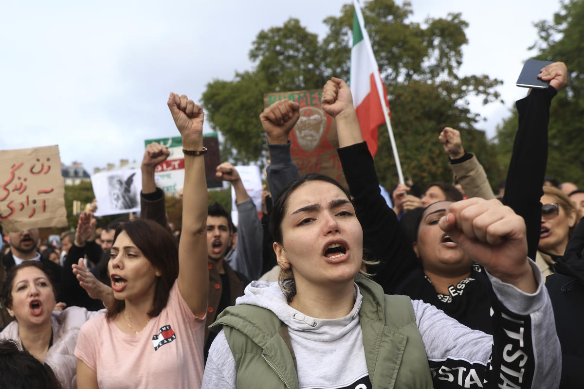 French march in Paris to rally support for women in Iran