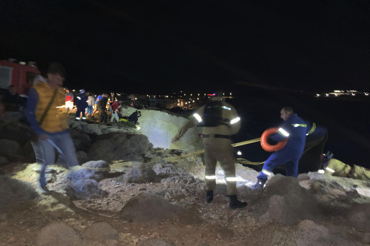 Greece: Sailboat with 100 migrants sinks in high winds