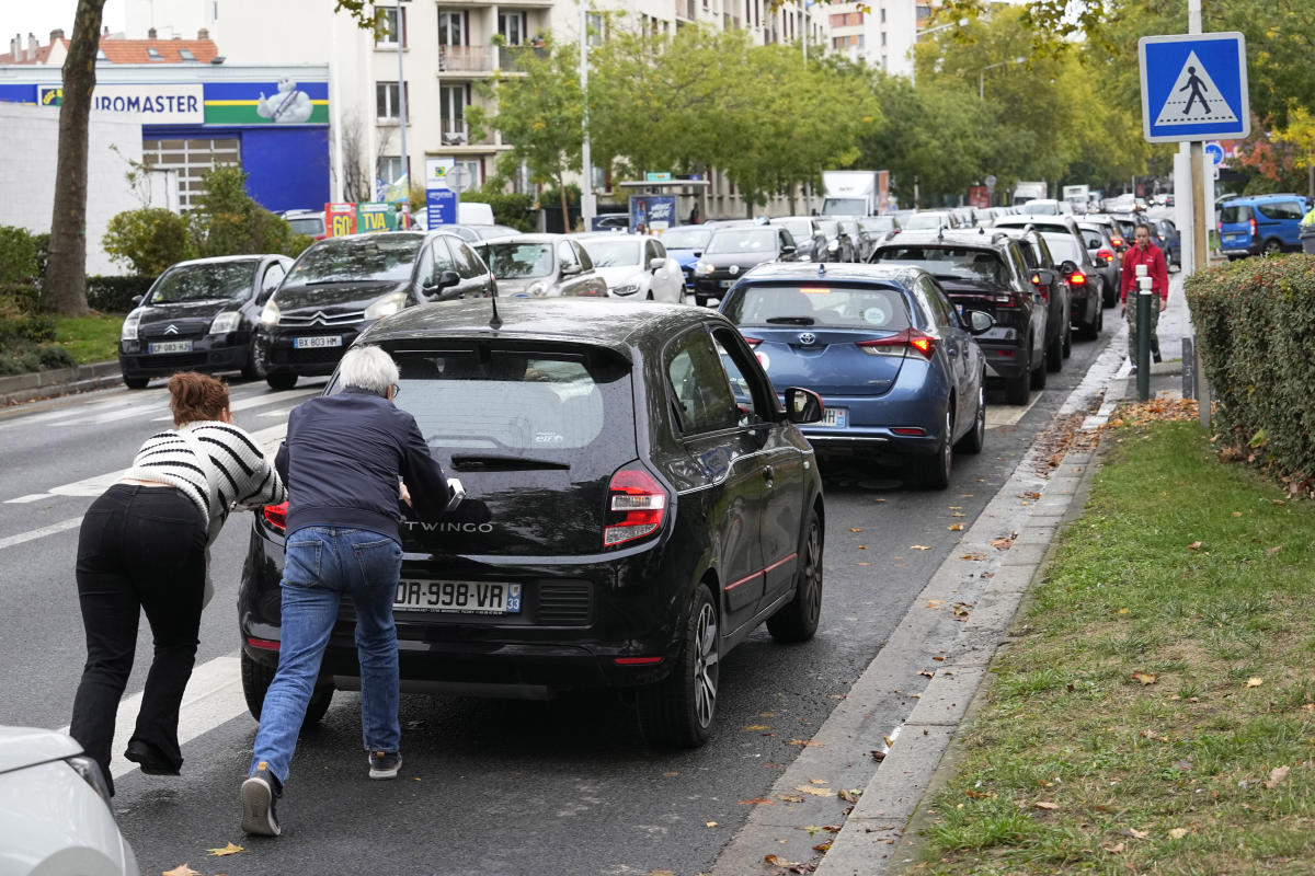 In France, fuel crisis frays nerves and workers’ resilience