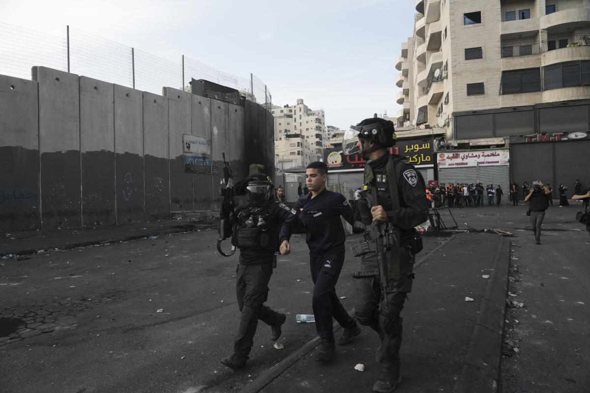 Israeli police, Palestinians clash in east Jerusalem