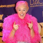 JoJo Siwa Rocks Hot Pink Hair on the Red Carpet: Watch Her Transformation!