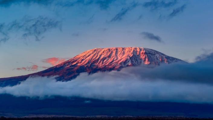 Kilimanjaro: Firefighters tackle blaze on Tanzania mountain