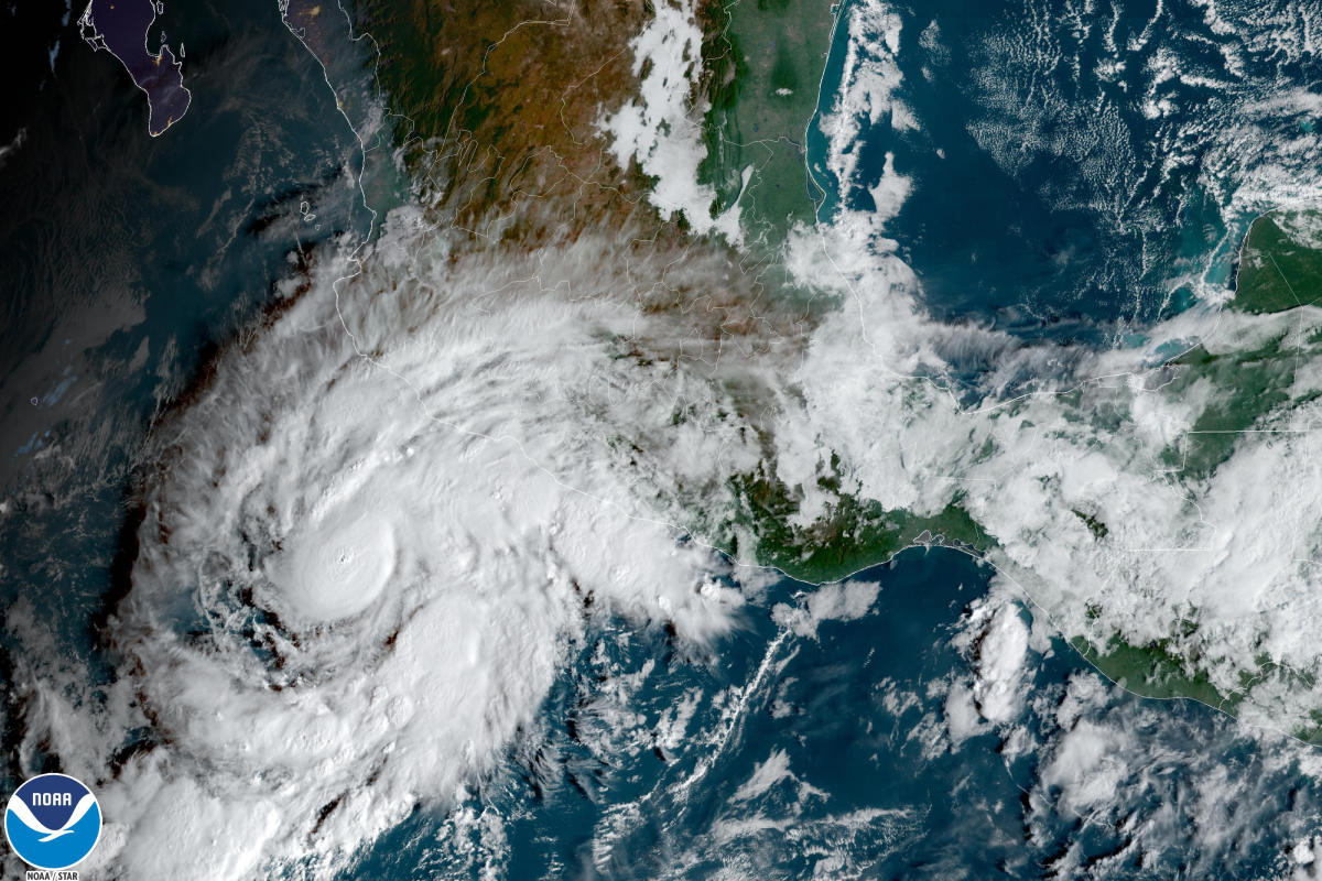 Major Hurricane Roslyn heads for hit on Mexico’s coast