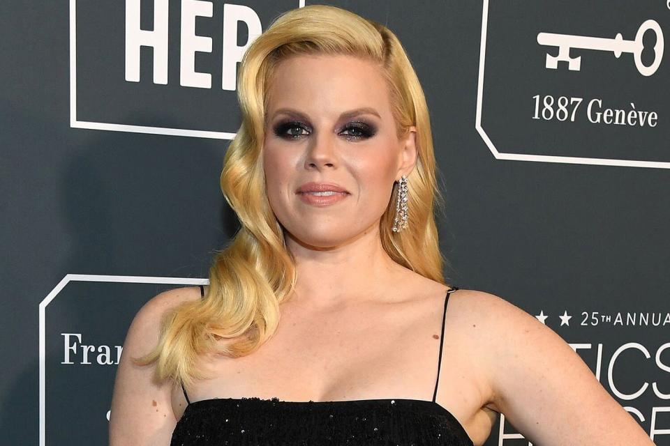 Megan Hilty’s Sister, Nephew Still Missing as Victims Recovered from Washington Plane Crash