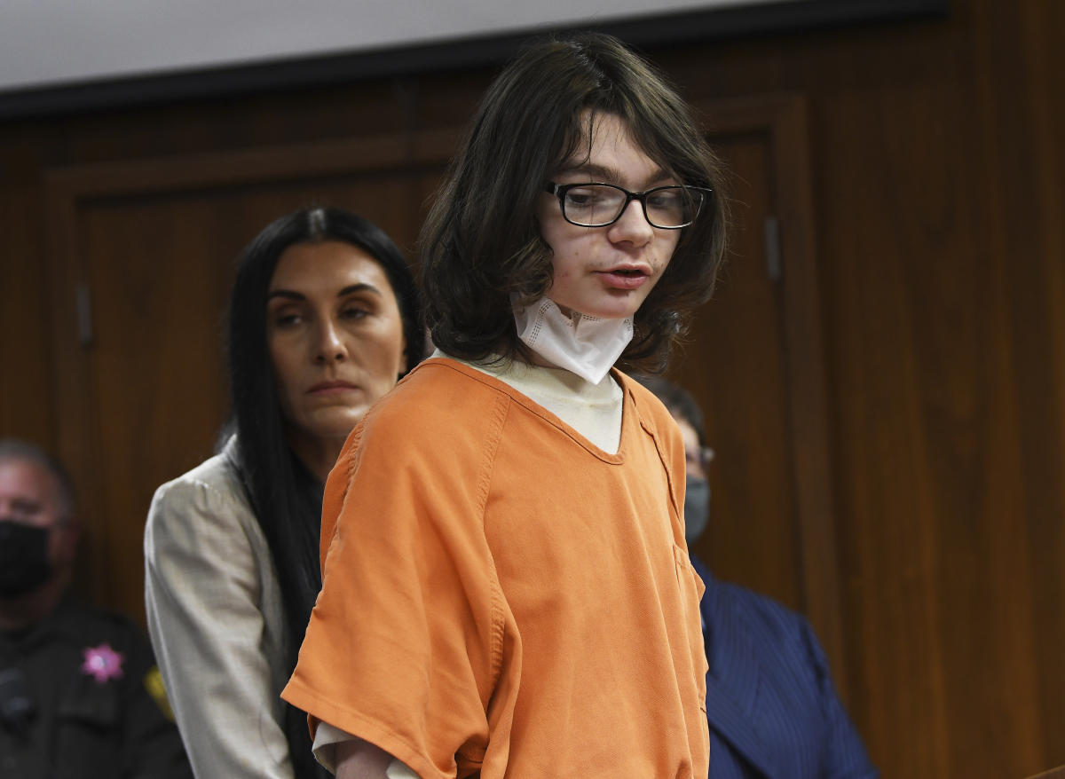 Michigan teen pleads guilty to killing 4 in school shooting