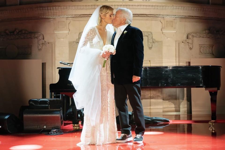 New England Patriots Owner Robert Kraft Marries Dana Blumberg During Surprise N.Y.C. Wedding