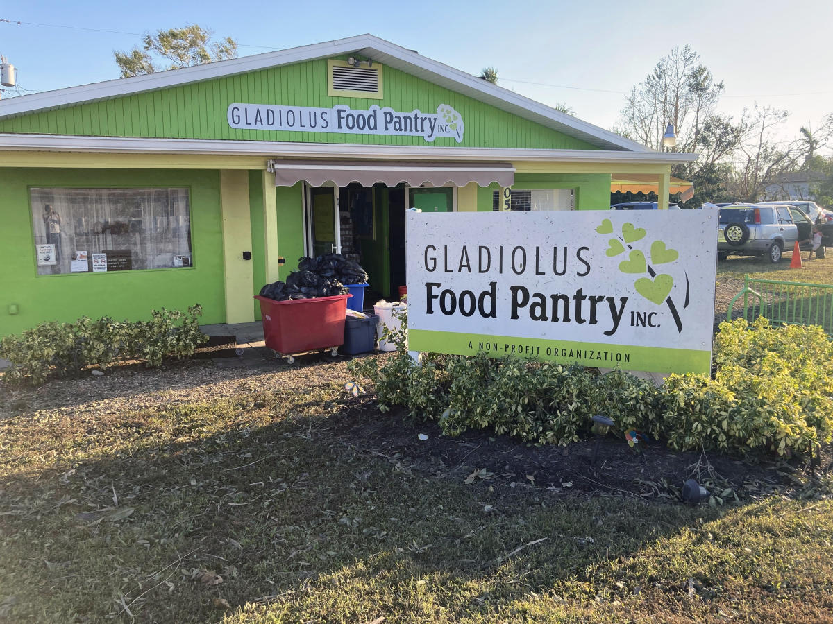 Poor Florida neighborhood battered by flood tries to recover