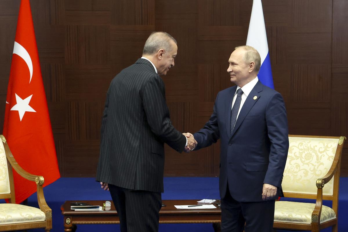 Putin tempts Turkey, suggests making it Europe’s new gas hub