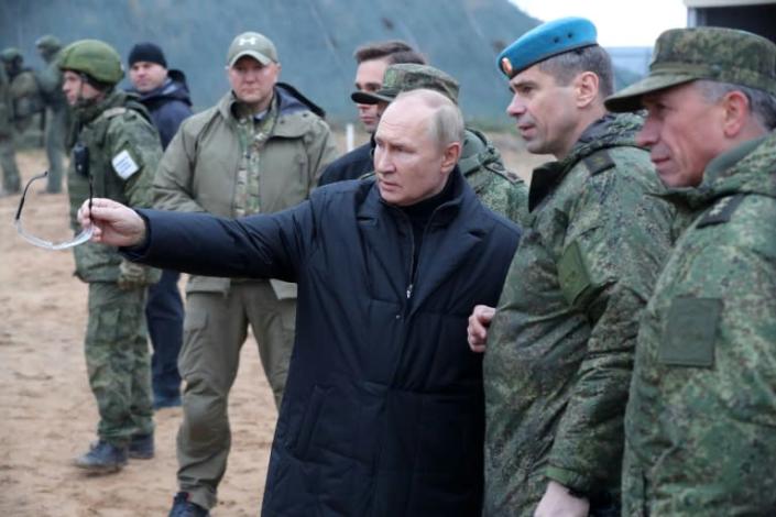 Putin visits military draft training centre