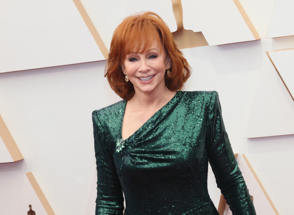 Reba McEntire reflects on plane crash that killed 8 band members, has ‘questions’ for God ‘when I get up there’