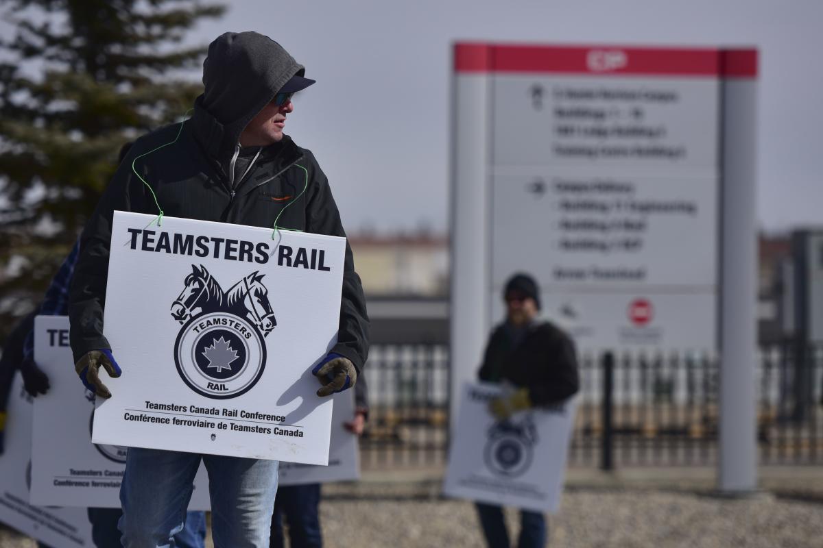 Trudeau Minister Moves to Ban Scab Workers in Labor Disputes