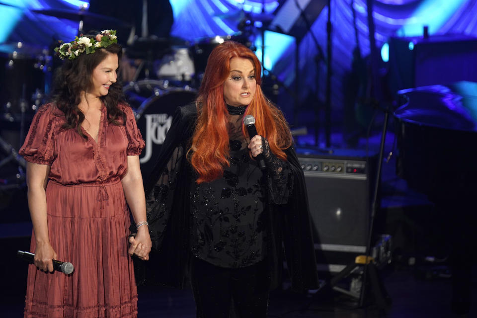 Wynonna Judd addresses rumor she’s ‘fighting’ sister Ashley over mom Naomi’s estate