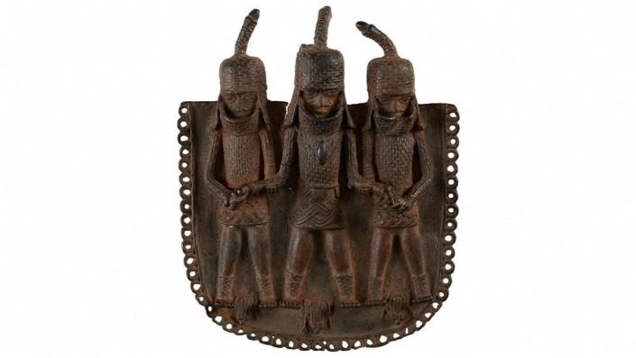 Benin Bronzes: Nigeria hails ‘great day’ as London museum signs over looted objects