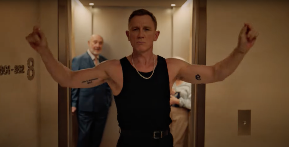 Daniel Craig wows fans as he shows off dance moves in ‘stupendous’ Belvedere ad