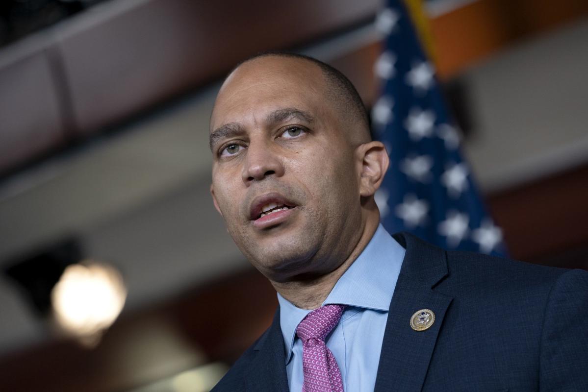 Democrats Rally Behind New Yorker Jeffries to Succeed Pelosi as House Leader