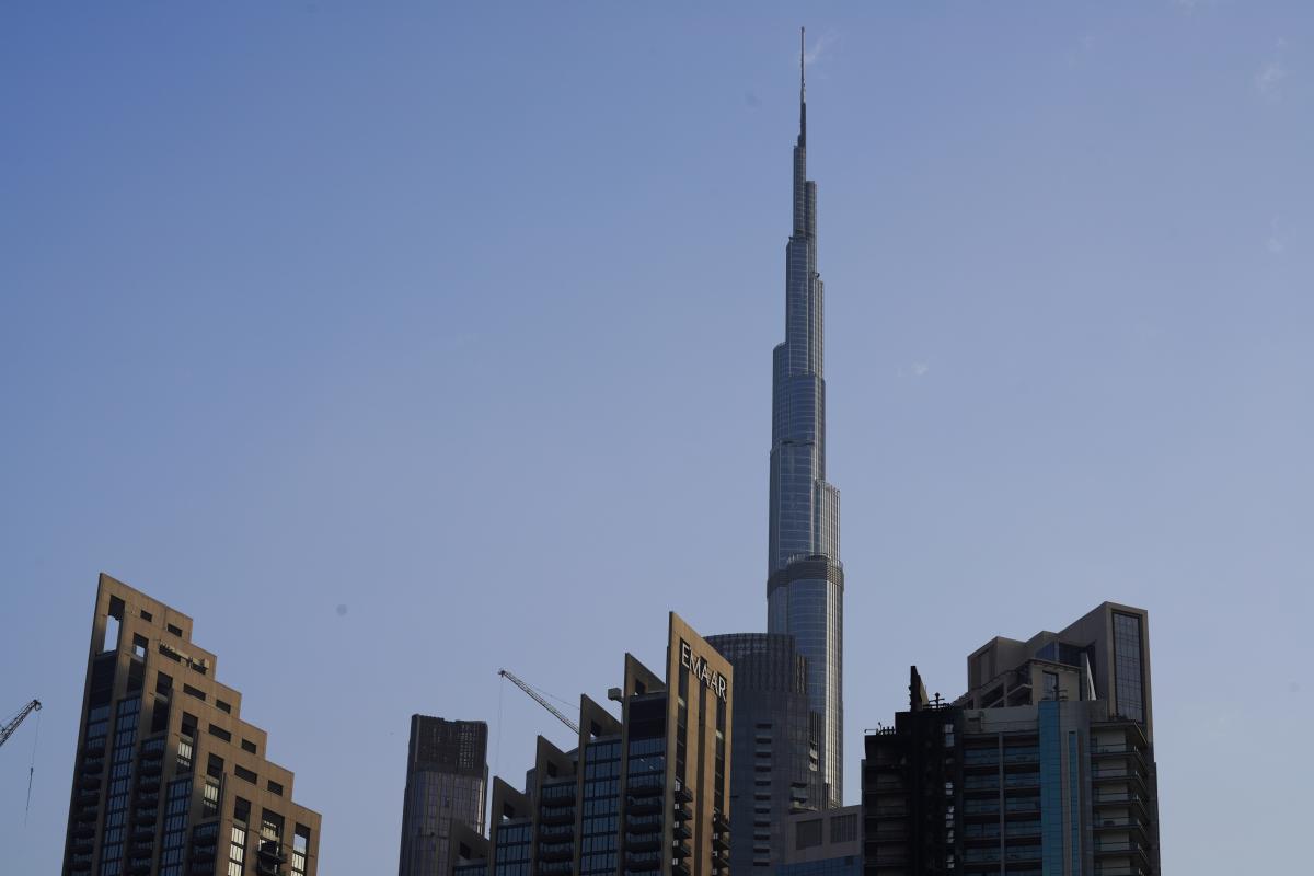 Dubai fire races up high-rise near world’s tallest building