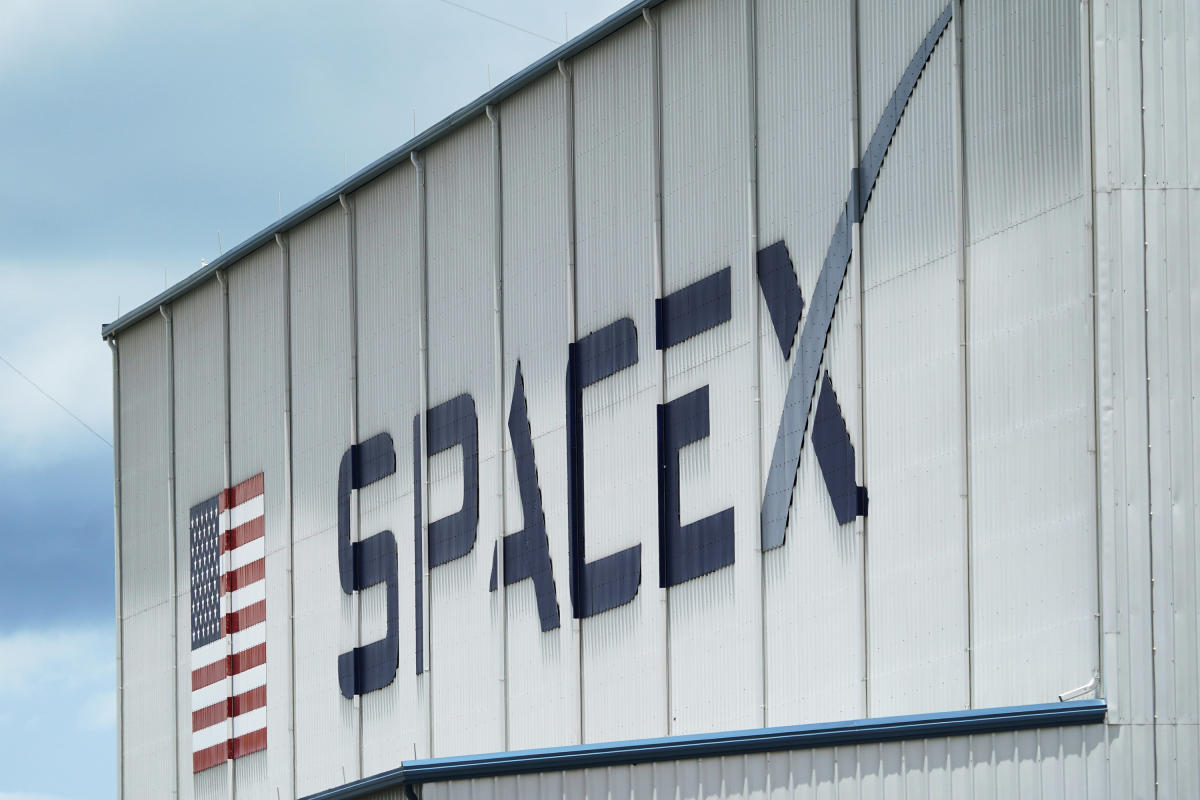 Fired SpaceX employees accuse company of violating labor law