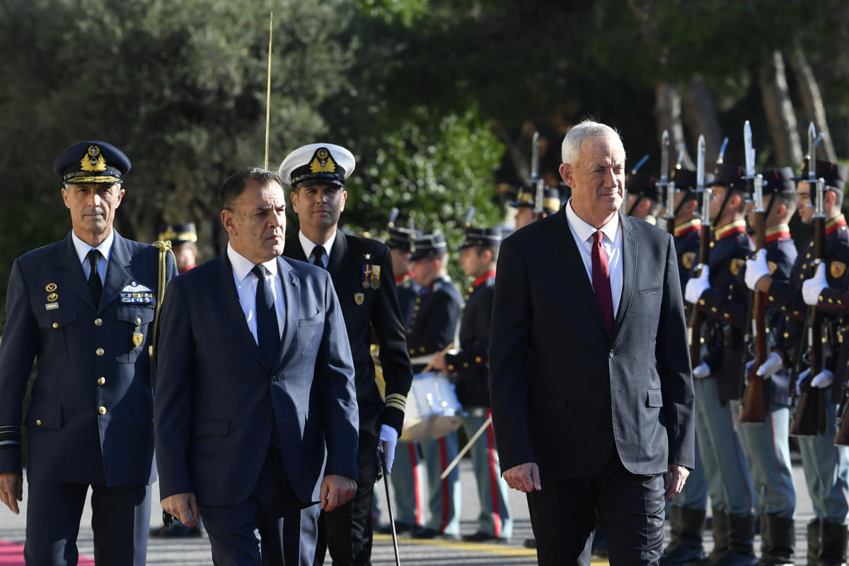 Greek, Israeli defense ministers stress importance of ties