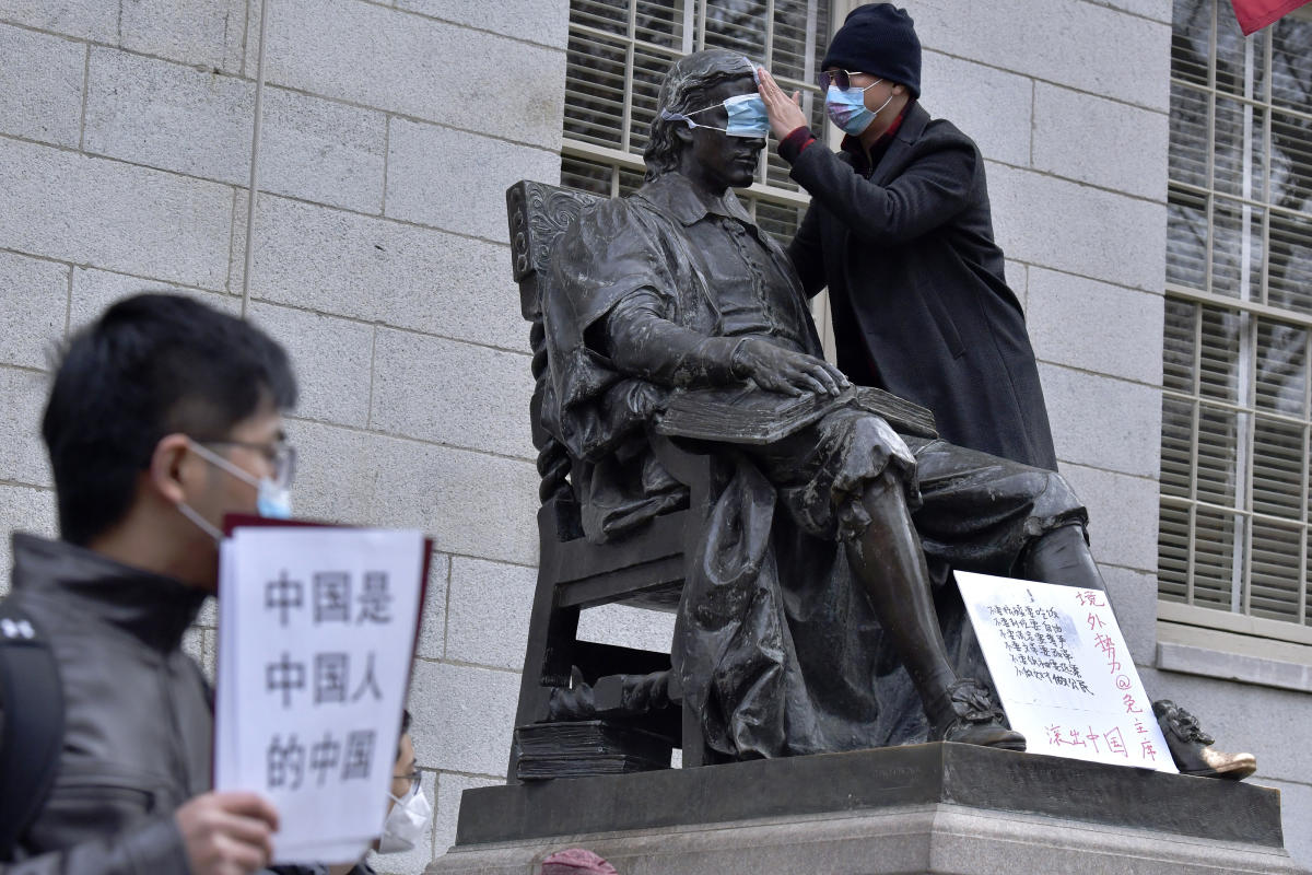 Harvard students show solidarity with Chinese protesters