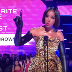 Kelly Rowland defends Chris Brown, tells booing crowd to ‘chill out’ at AMAs ceremony