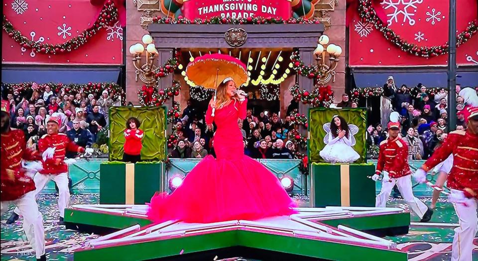 Mariah Carey’s kids join her sweet ‘All I Want for Christmas Is You’ Thanksgiving Day Parade performance