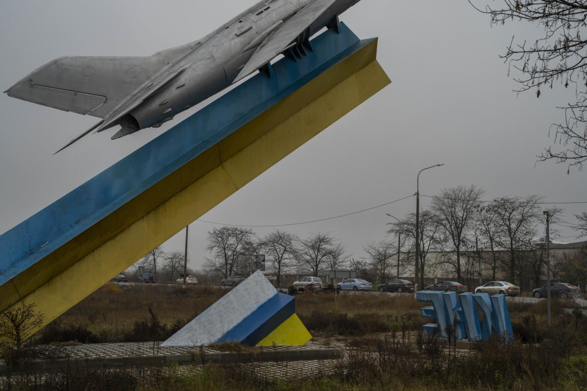 Pockets of shelling across Ukraine as wintry warfare looms