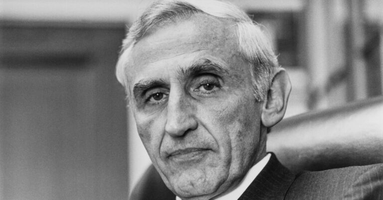 Romano Mazzoli, Who Oversaw Major Immigration Reform, Dies at 89