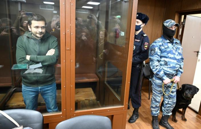 Russia court extends Kremlin critic Yashin’s detention by six months