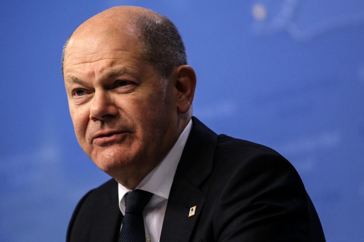 Scholz Lands in Beijing for Talks With Xi Amid Europe Tensions