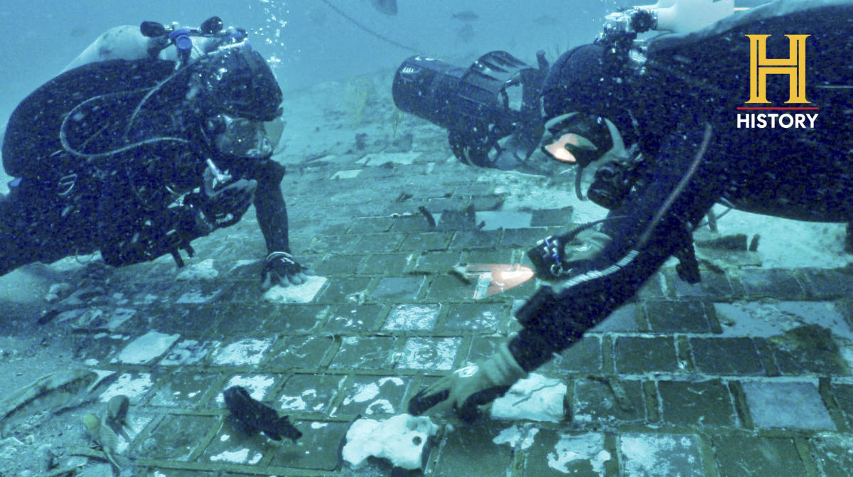 Section of destroyed shuttle Challenger found on ocean floor