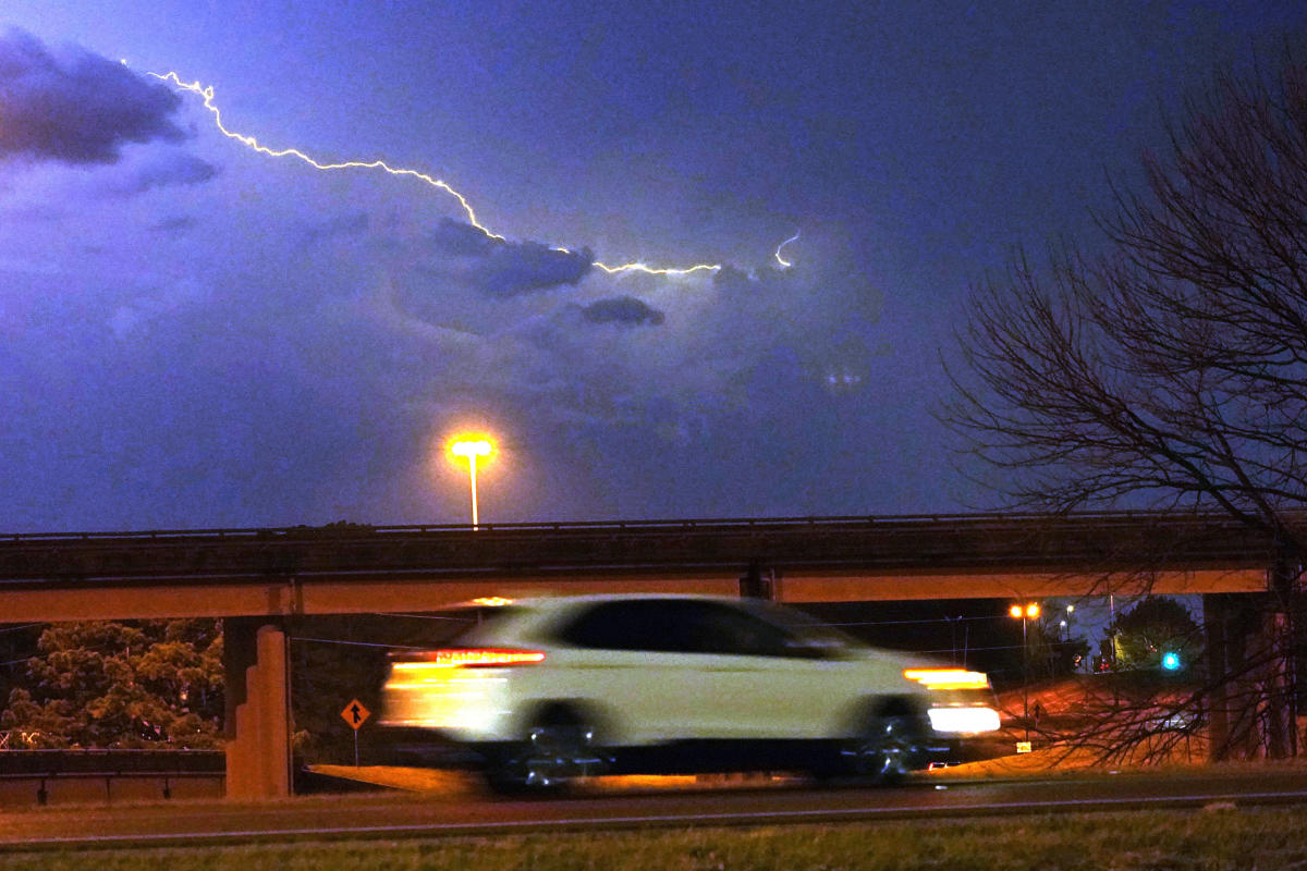 Storms cause major tornadoes, flooding around the South