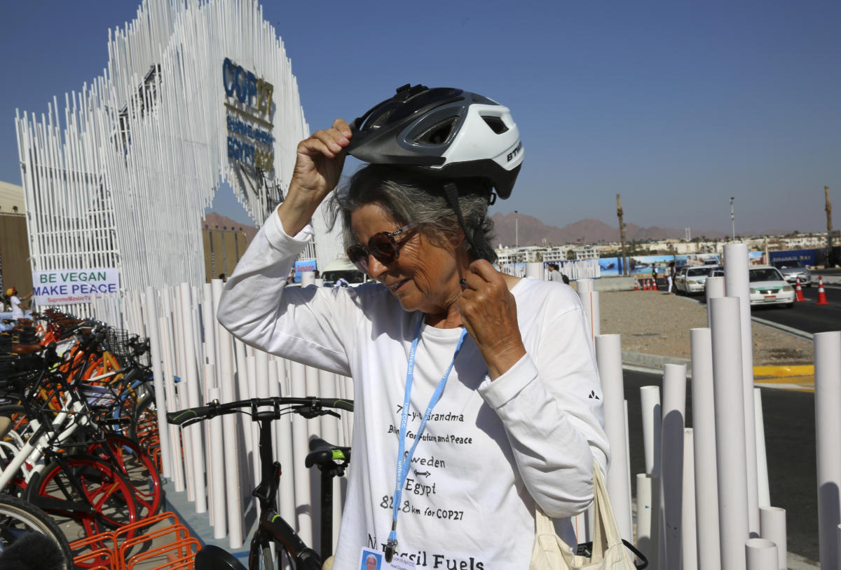 Swedish cyclist pedals to Egypt to raise climate awareness