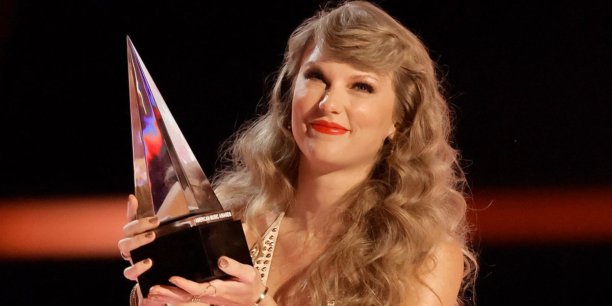 Taylor Swift Wins Big At 2022 American Music Awards