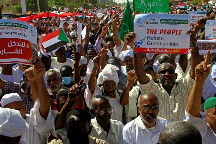 Thousands of Islamists renew protests against UN in Sudan